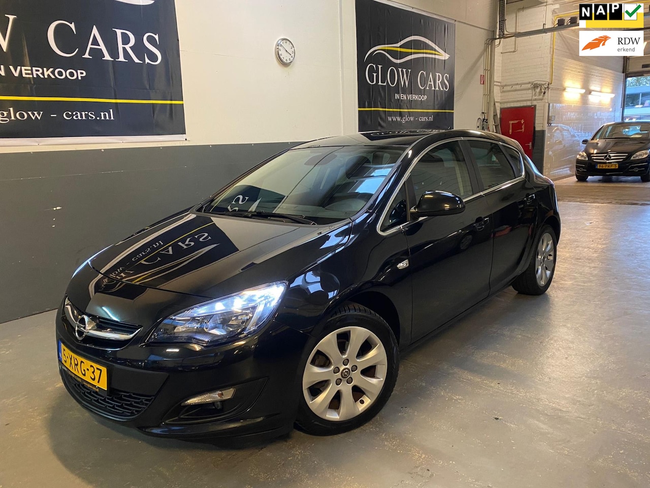 Opel Astra - 1.4 Turbo Blitz |AIRCO|PDC|TREKHAAK|CRUISE|NAVIGATIE| - AutoWereld.nl