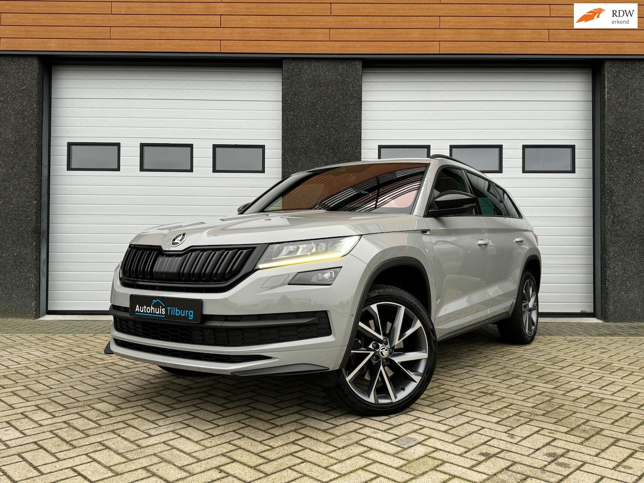 Skoda Kodiaq - 2.0 TSI 4x4 Sportline 7p. 190PK Pano Trekhaak 360' - AutoWereld.nl