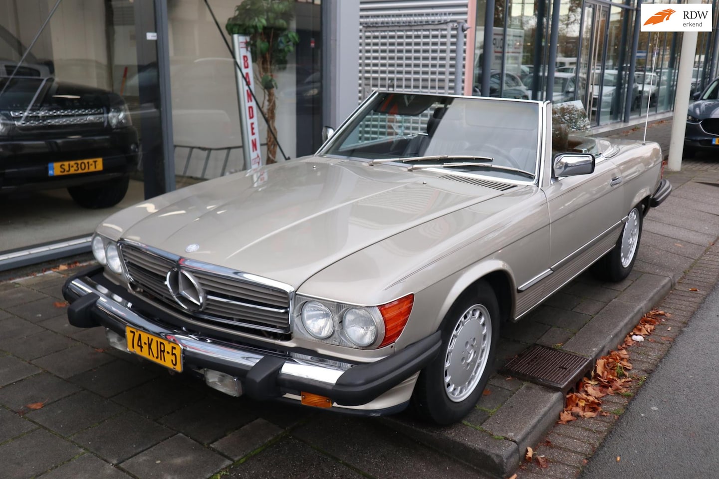 Mercedes-Benz 560 - SL NW DAK / HARDTOP / ZEER NETTE AUTO / - AutoWereld.nl