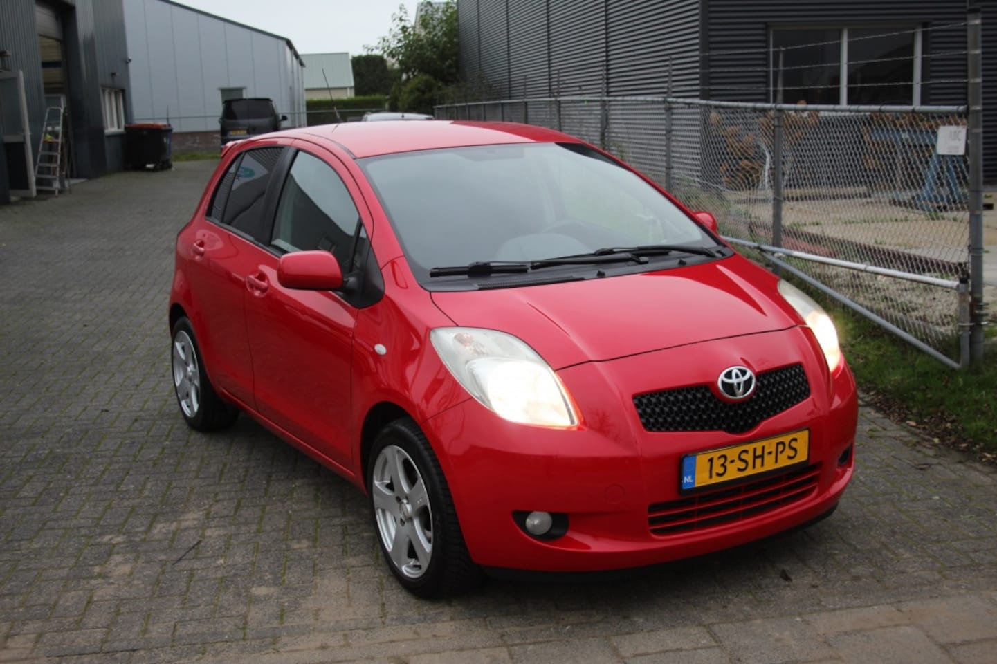 Toyota Yaris - 1.3 VVTi Sol 5drs AC elek pakket mooi!!! - AutoWereld.nl