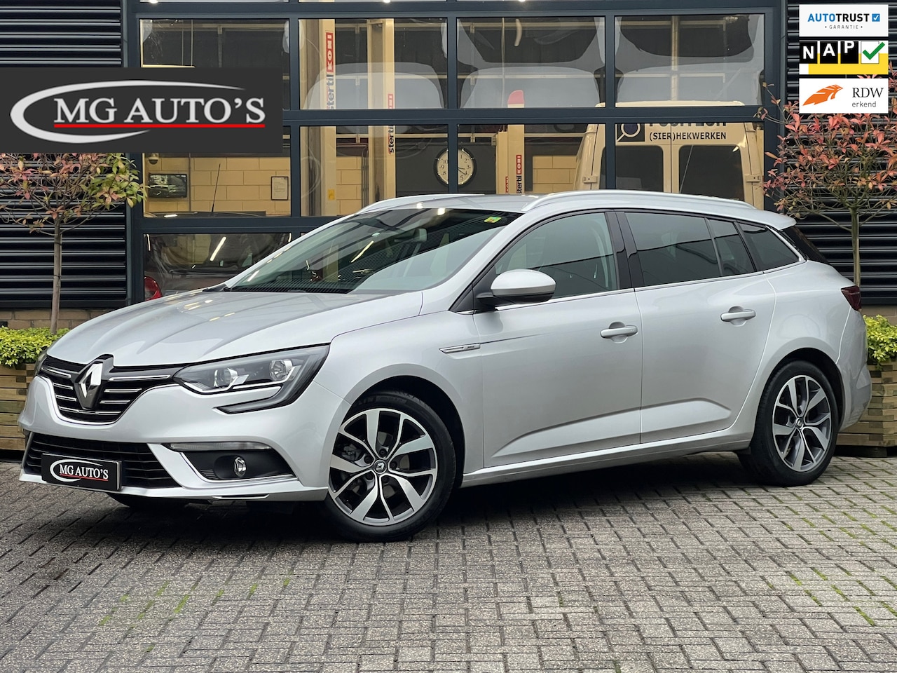 Renault Mégane Estate - 1.2 TCe Bose | NAP | Trekhaak | Cruise Control | Climate Control | Massage Stoel | Parkeer - AutoWereld.nl