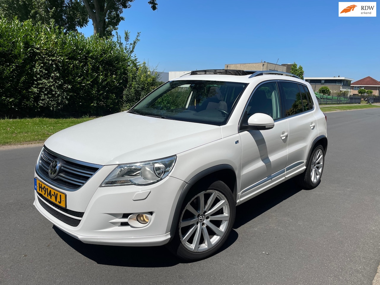 Volkswagen Tiguan - 1.4 TSI Sport&Style 4Motion PANO/CLIMA/R-LINE - AutoWereld.nl