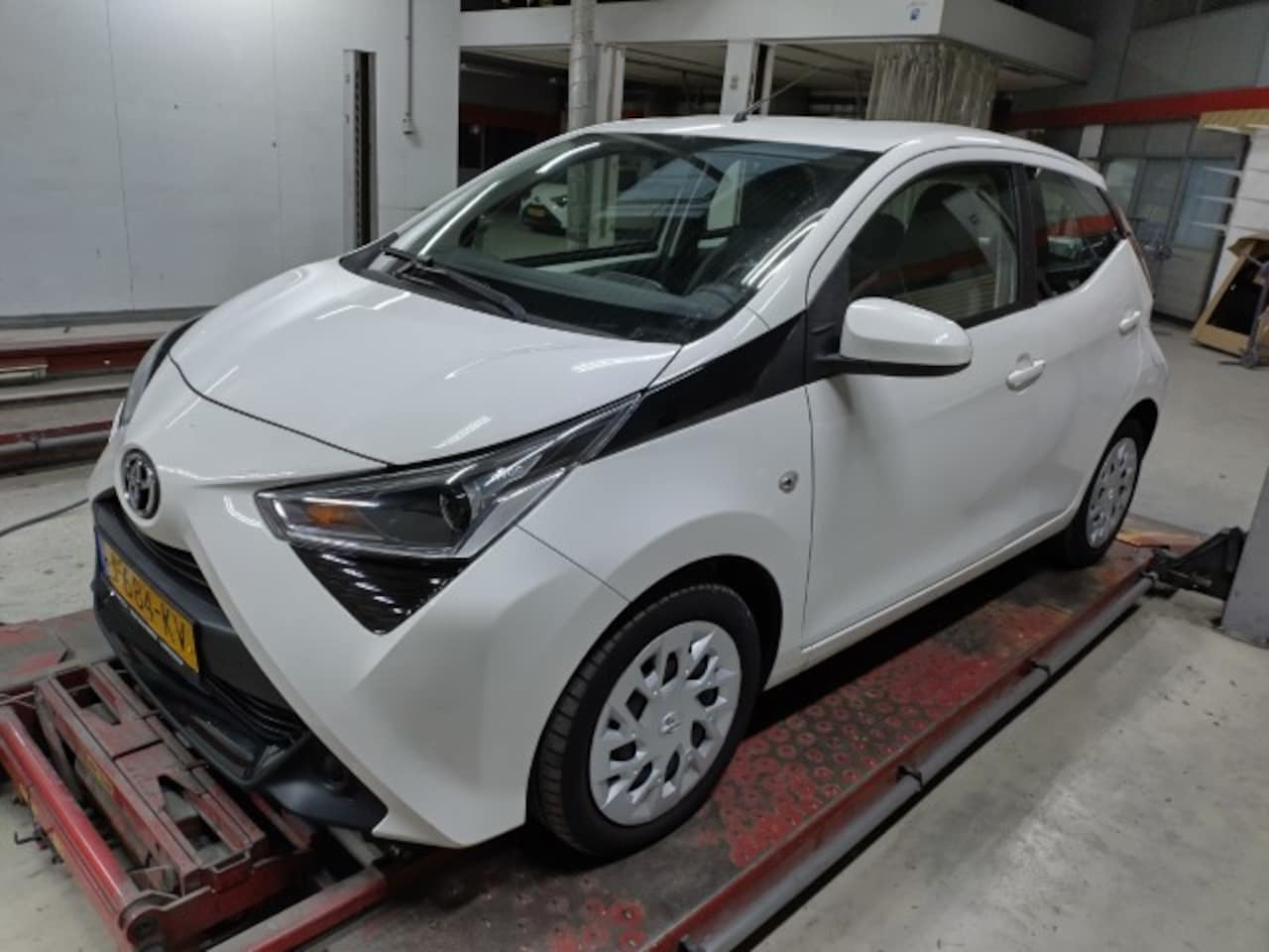 Toyota Aygo - 1.0 VVT-i 72pk 5D x-play - AutoWereld.nl