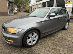 BMW 1-serie - 116i Business Line Style AUTOMAAT AIRCO ORG 148485 KM NAP NW STAAT RIJDT EN SCHAKELT GOED