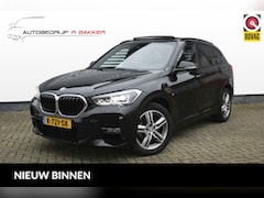 BMW X1 - sDrive18i M-sport // Panoramadak - LED - Camera - Sfeerverlichting - M Sport interieur - M