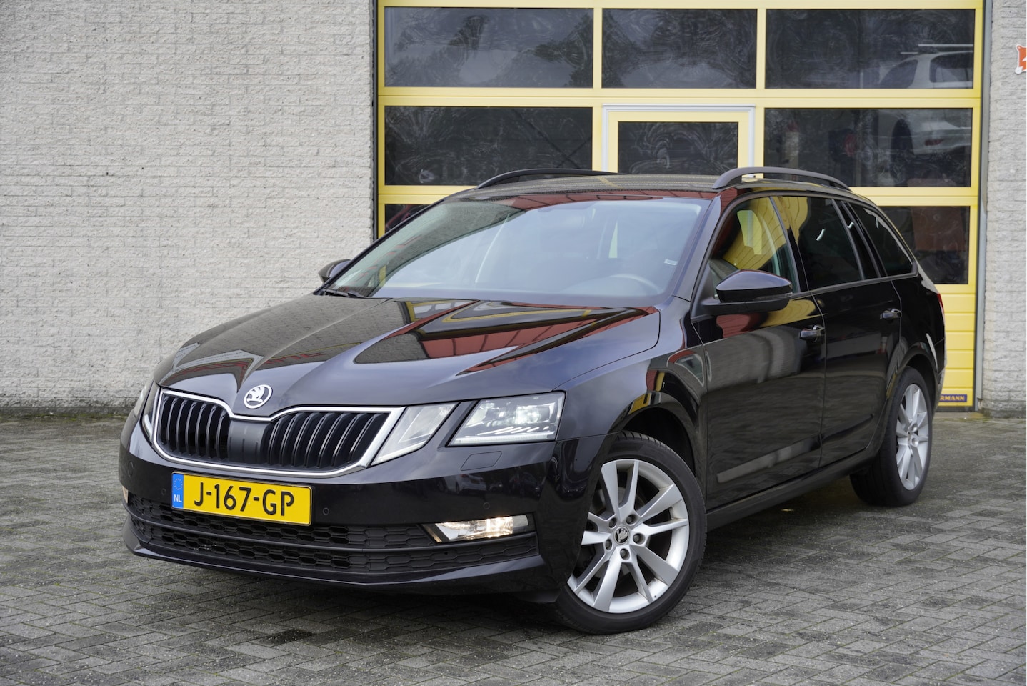 Skoda Octavia Combi - 1.5 TSI 131PK! Automaat G-TEC Business Edition BJ2020 Lmv 17" | Led | Pdc | Navi | Afneemb - AutoWereld.nl