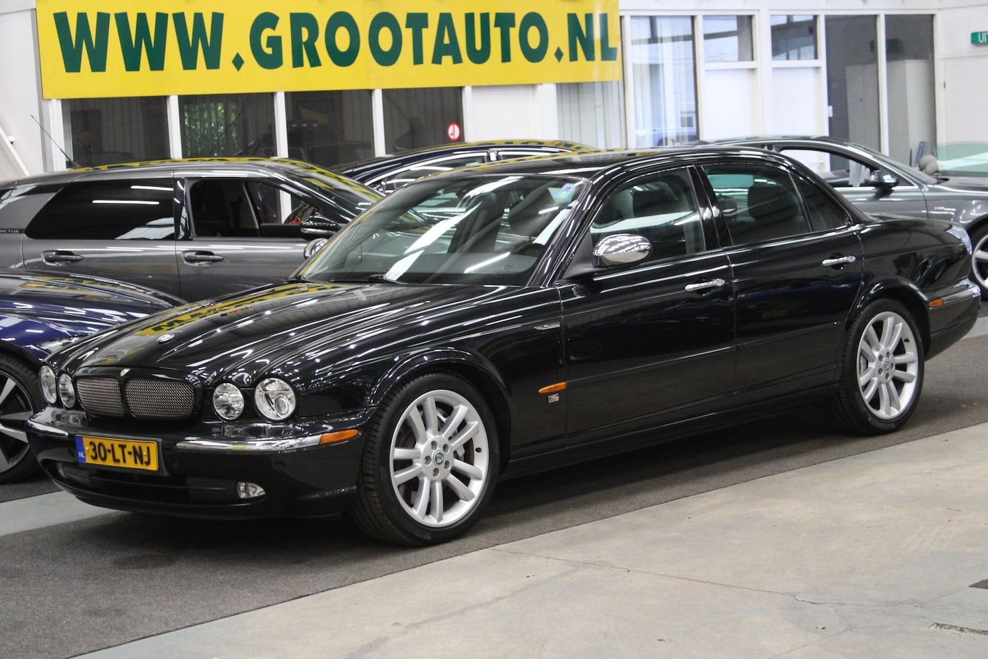 Jaguar XJR - 4.2 V8 S/C Automaat 396pk Leer, Airco, Cruise control, Stoelverwarming - AutoWereld.nl