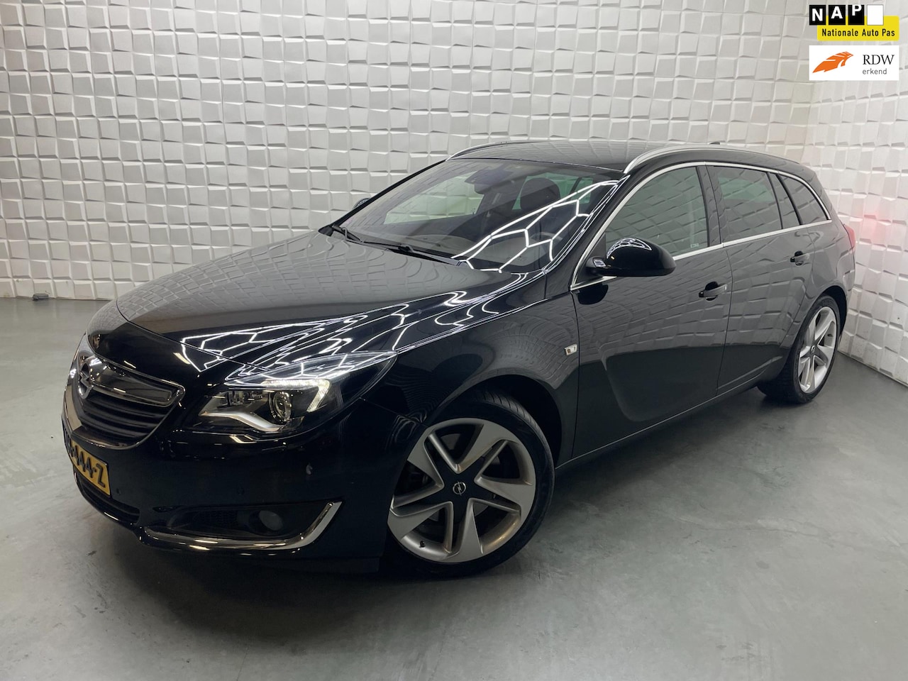 Opel Insignia Sports Tourer - 2.0 T Innovation LEER NAVI NAP - AutoWereld.nl