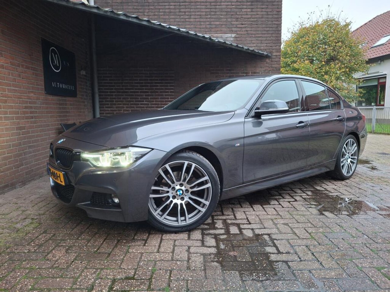 BMW 3-serie - 320i M Sport Edition 184PK Auto. Navigatie / Apple Car Play / Led Verlichting / Lederen Be - AutoWereld.nl