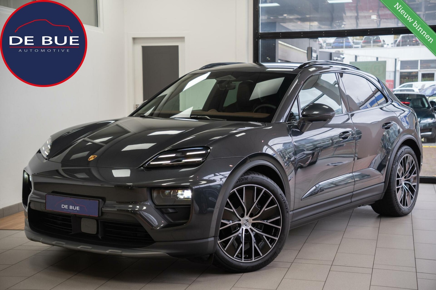 Porsche Macan - 4 E 100 kWh org. NL Direct beschikbaar Full Options - AutoWereld.nl