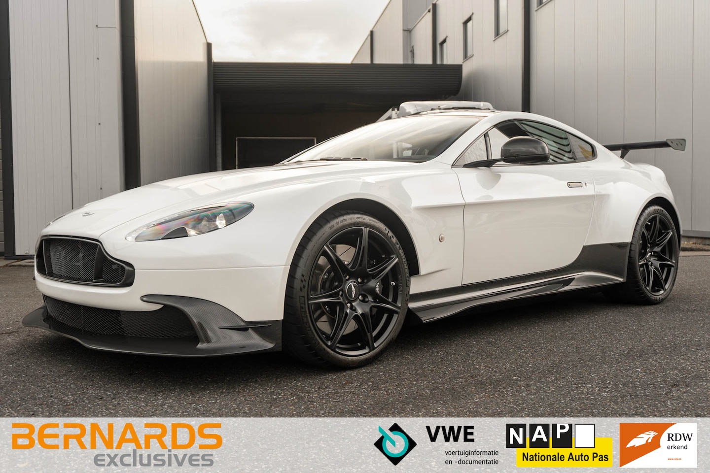 Aston Martin Vantage - GT8 - Morning Frost White - Aero Pack! - Excl. BPM - AutoWereld.nl