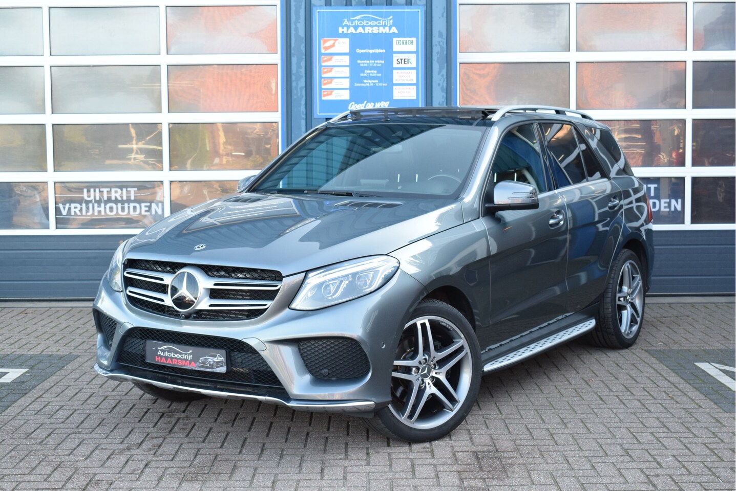 Mercedes-Benz GLE-Klasse - 350 D 4MATIC AMG Panoramadak Zwart-leer Trekhaak - AutoWereld.nl