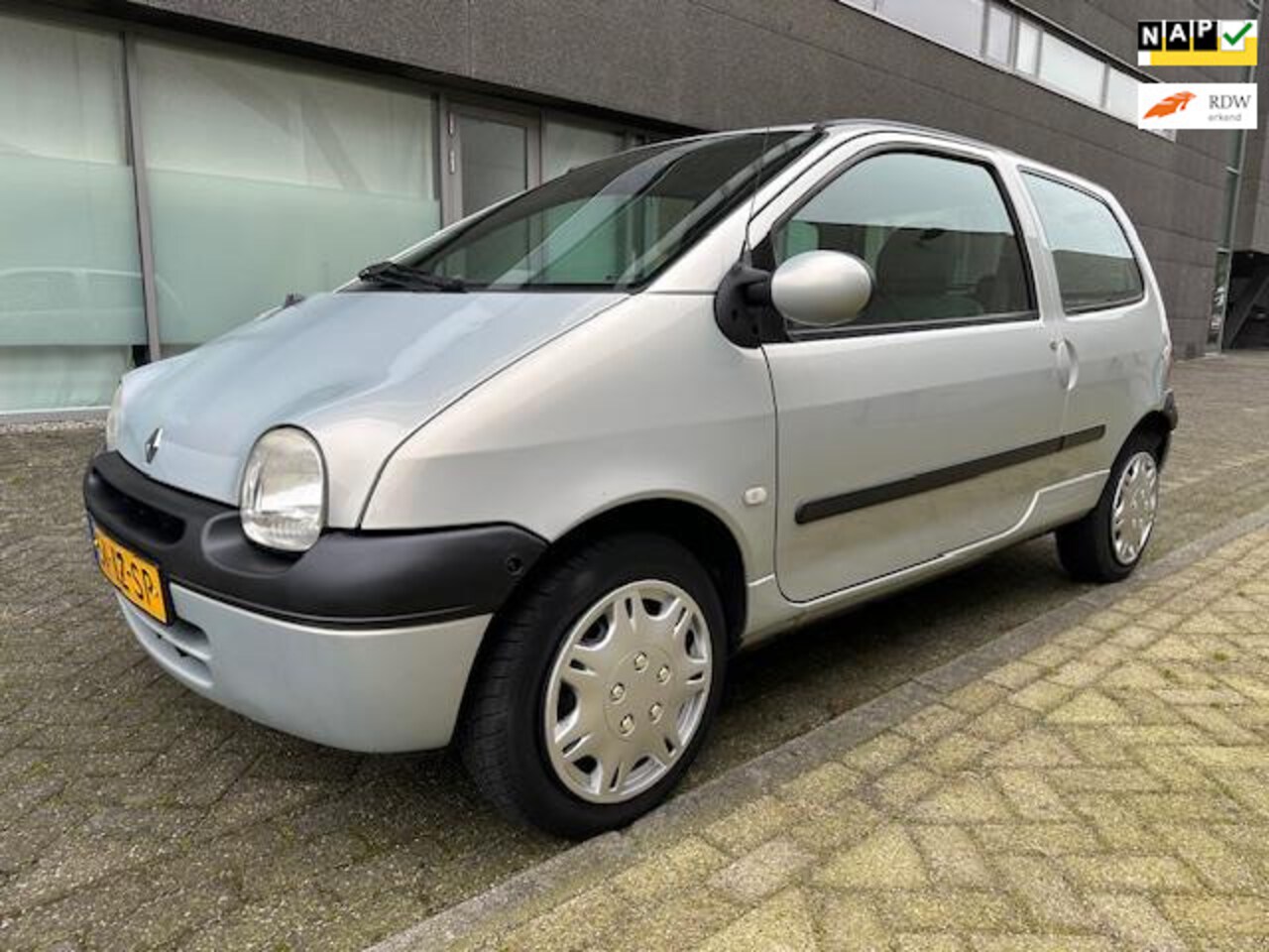 Renault Twingo - 1.2 Privilège AIRCO BJ 6-2003 APK 11-2025 - AutoWereld.nl