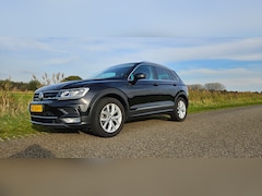 Volkswagen Tiguan - 1.4 TSI ACT Highline Elek. trekhaak | Adap. cruise control