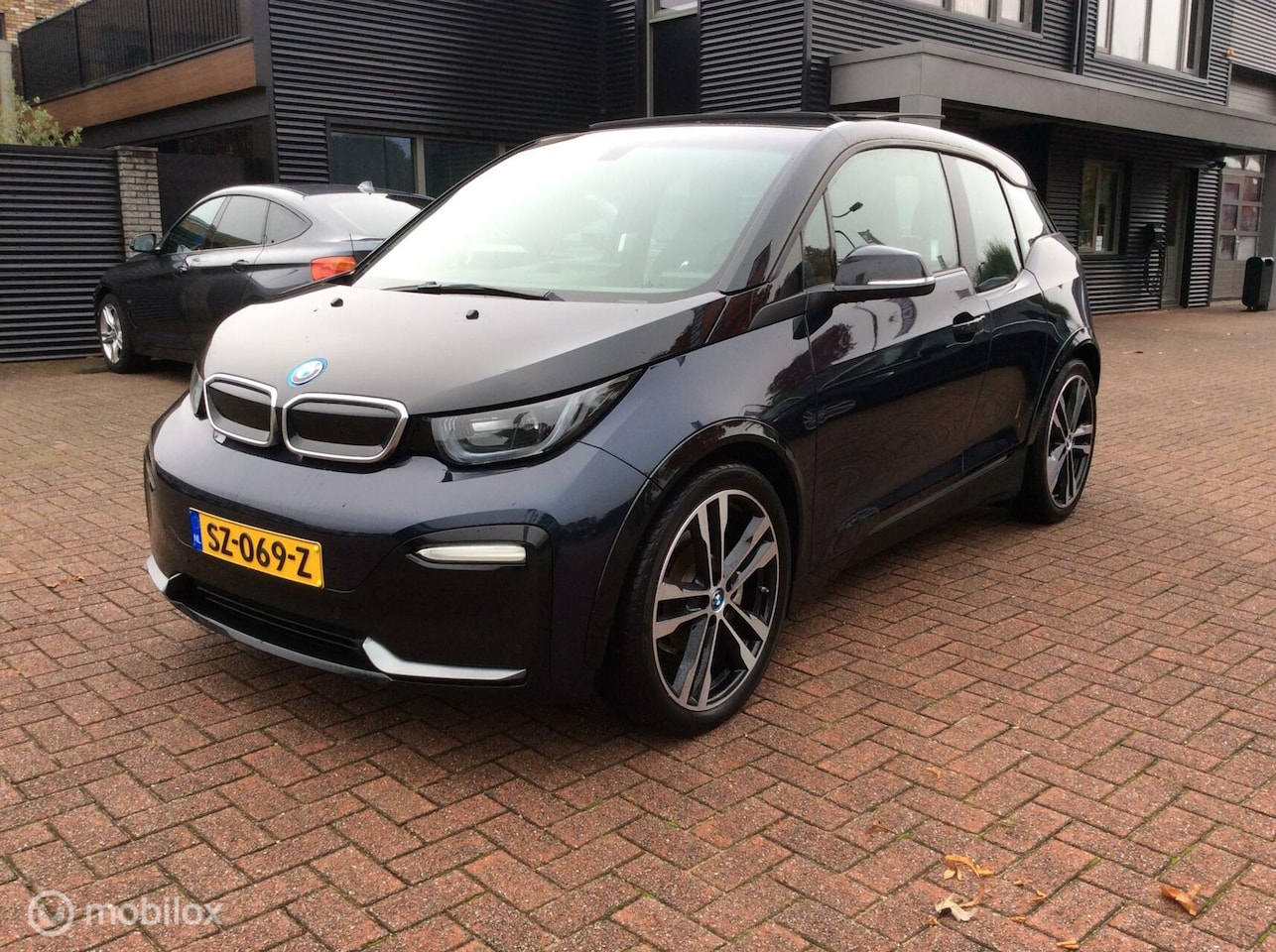 BMW i3 - S iPerformance 94Ah 33 kWh Panorama groot nav 20"lm btw - AutoWereld.nl