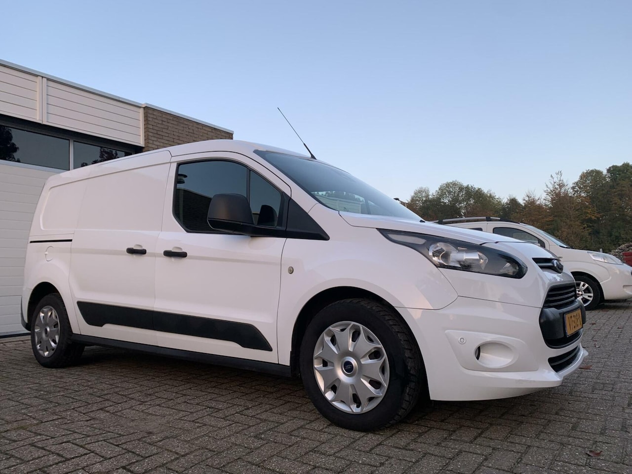 Ford Transit Connect - 1.6 TDCI L2 Trend 3P NAP NWE APK Airco Cruise Control Trekhaak Elektrische ramen Parkeerse - AutoWereld.nl