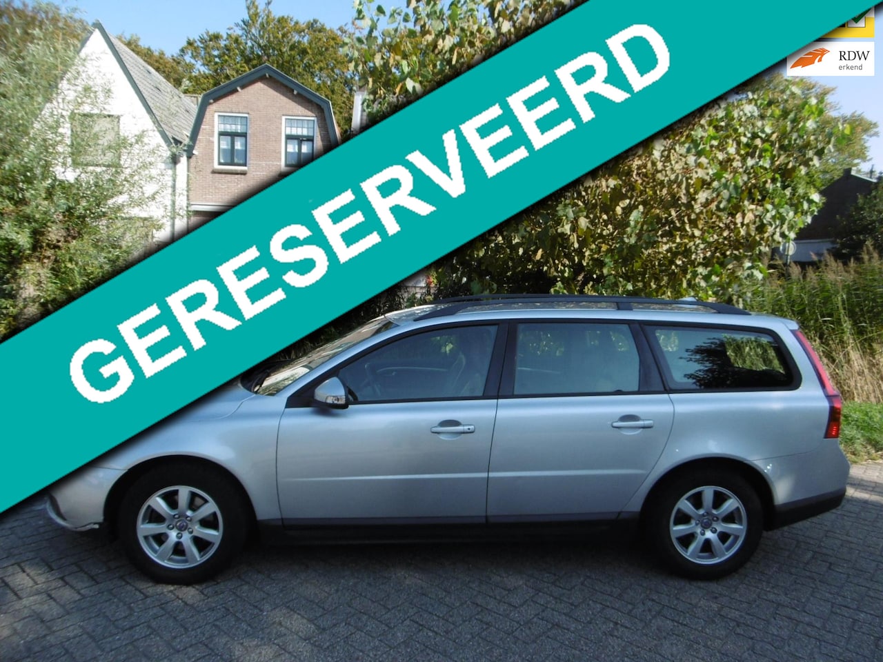 Volvo V70 - 2.0D Kinetic Nw model 136pk 6 bak Navi Leder Clima Trekhaak 1600kg - AutoWereld.nl