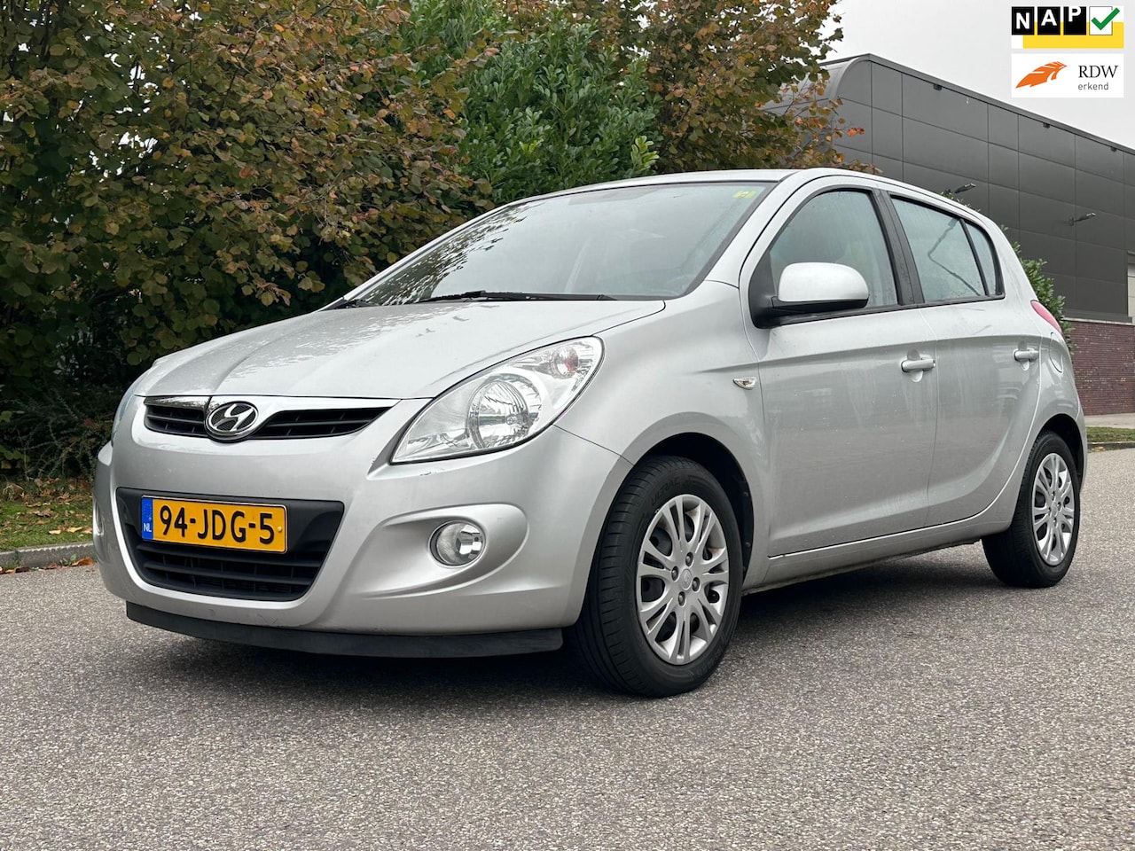 Hyundai i20 - 1.2i DynamicVersion 5DR*Airco*118.000 NAP*Dealer onderhouden*24-04-2025 APK*2e eigenaar* - AutoWereld.nl