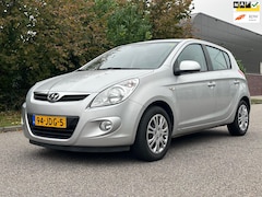 Hyundai i20 - 1.2i DynamicVersion 5DR*Airco*118.000 NAP*Dealer onderhouden*24-04-2025 APK*2e eigenaar