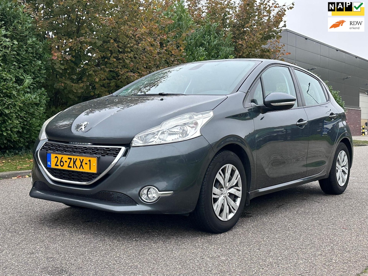 Peugeot 208 - 1.2 VTi Envy 5DR*Navigatie*Cruise*Trekhaak*NAP*Parkeersensoren*Dealer onderhouden*03-06-20 - AutoWereld.nl