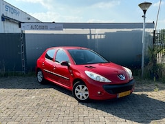 Peugeot 206 - 1.1 XR - NIEUWE APK - Airco - Elek ramen