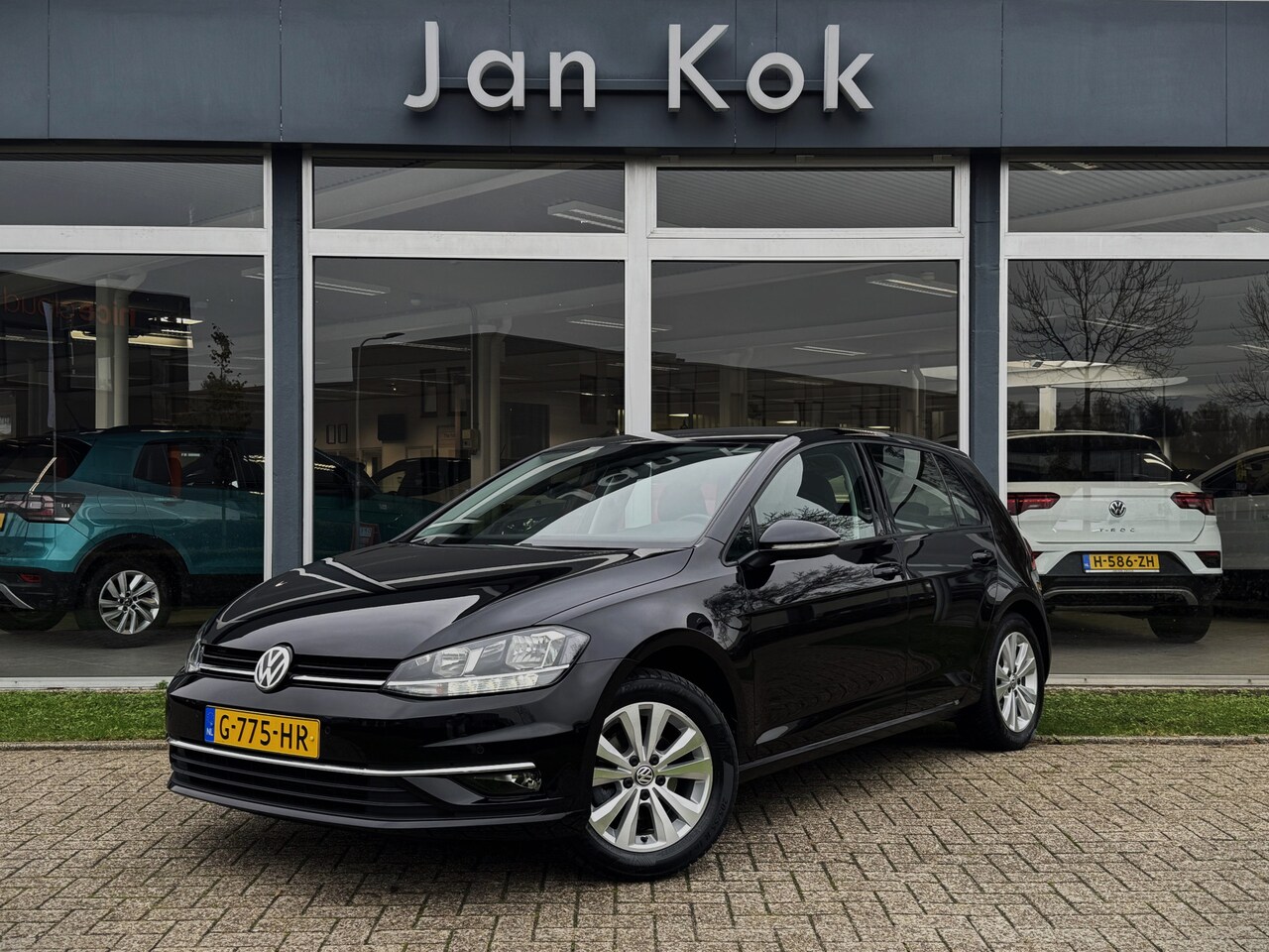 Volkswagen Golf - 1.0 TSi 115 pk Comfortline Comfort Executive | Alcantara | Parkeersensoren | Navigatie - AutoWereld.nl