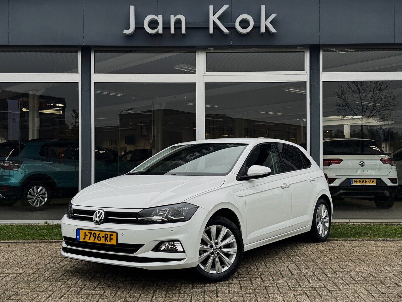 Volkswagen Polo - 1.0 TSi 95 pk Highline | Virtual Cockpit | Parkeersensoren | Navigatie - AutoWereld.nl