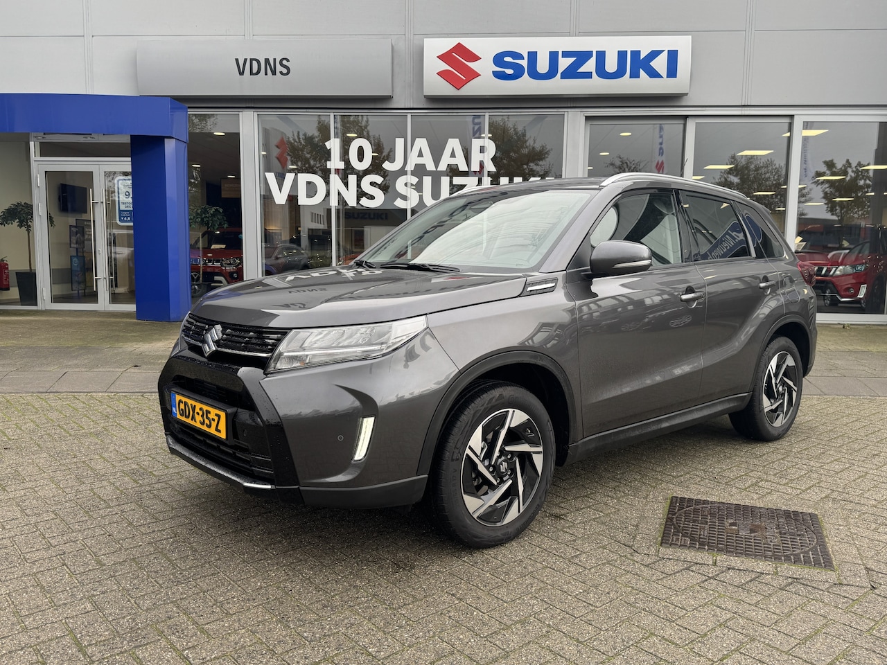 Suzuki Vitara - 1.4 Boosterjet Style Smart Hybrid BTW meest Luxe uitvoering. Info: M. Safari 0492588976 - AutoWereld.nl