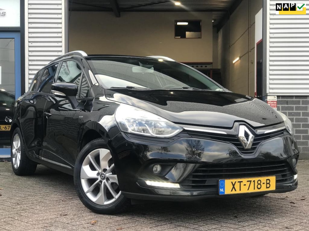 Renault Clio Estate - 0.9 TCe Life|Navi|Cruise Modeljaar 2017 - AutoWereld.nl