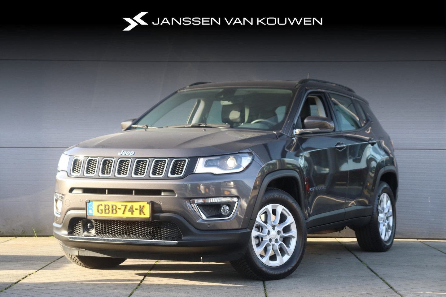 Jeep Compass - 4xe 190 Plug-in Hybrid Electric Limited Navigatie Camera - AutoWereld.nl