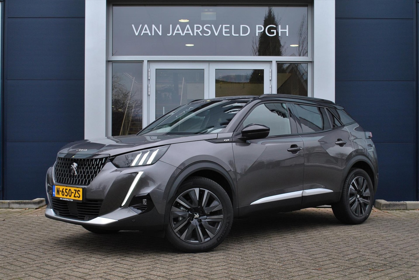 Peugeot 2008 - GT Pack 1.2 PureTech 130pk EAT8 Schuifdak - AutoWereld.nl