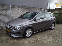 Mercedes-Benz B-klasse - 180 Ambition Automaat Airco Navi Cruise Sportstoelen 2x PDC LMV LED Koplampen Rem Assisten