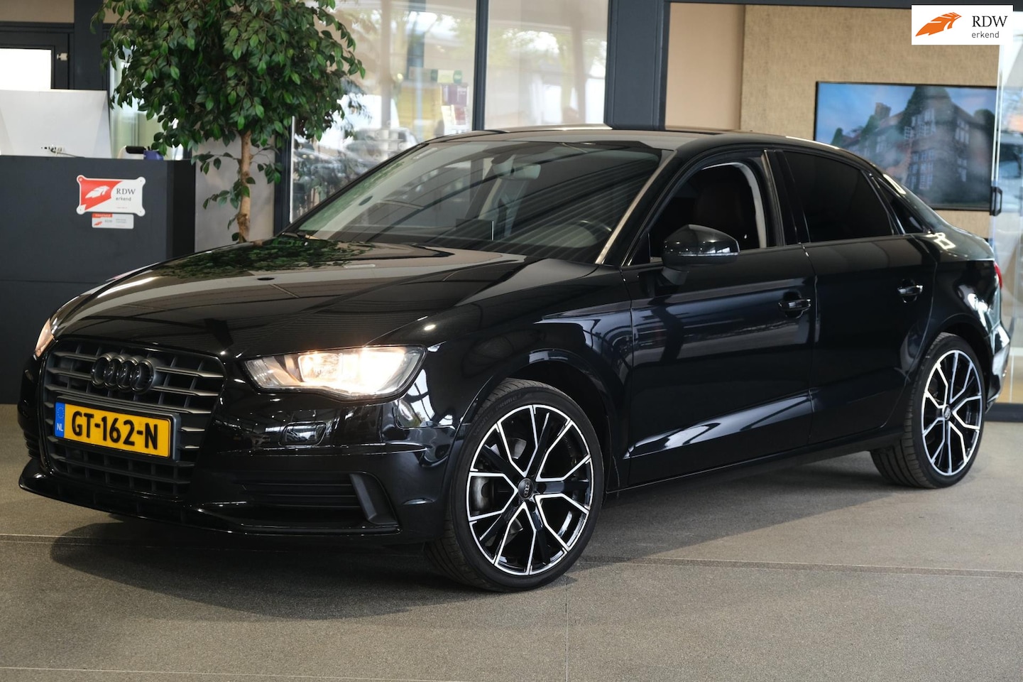 Audi A3 Limousine - 1.4 TFSI CoD Navi Cruise Trekhaak Pdc Leder Airco - AutoWereld.nl