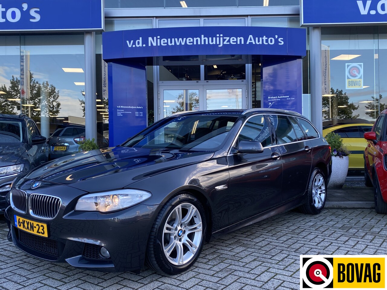 BMW 5-serie Touring - 520i | Navi | PDC | info Sven 0492588980 - AutoWereld.nl