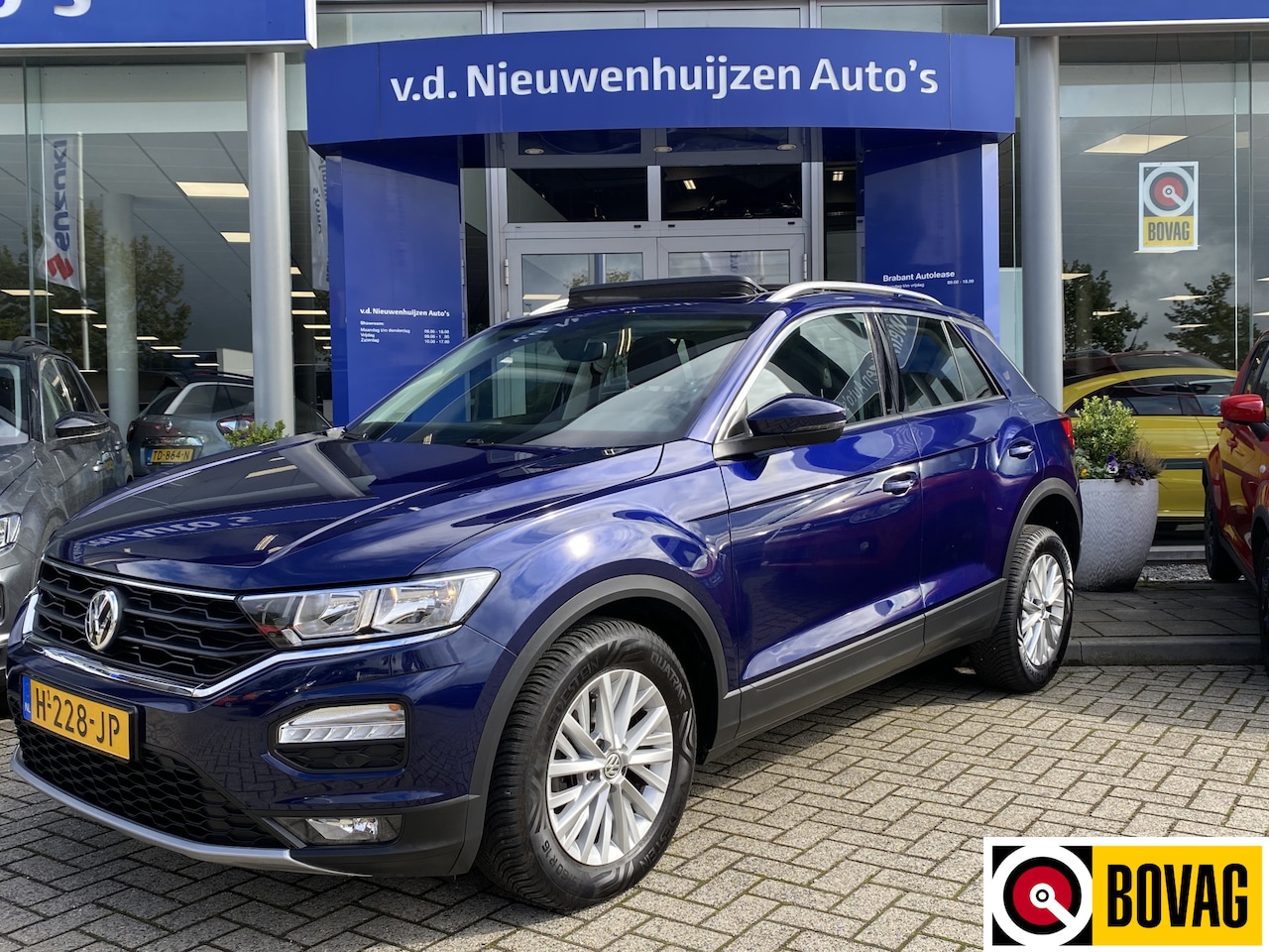 Volkswagen T-Roc - 1.5 TSI Style Business | Cruise | Navi | Camera | Info Bas: 0492-588 982 Info Bas: 0492-58 - AutoWereld.nl