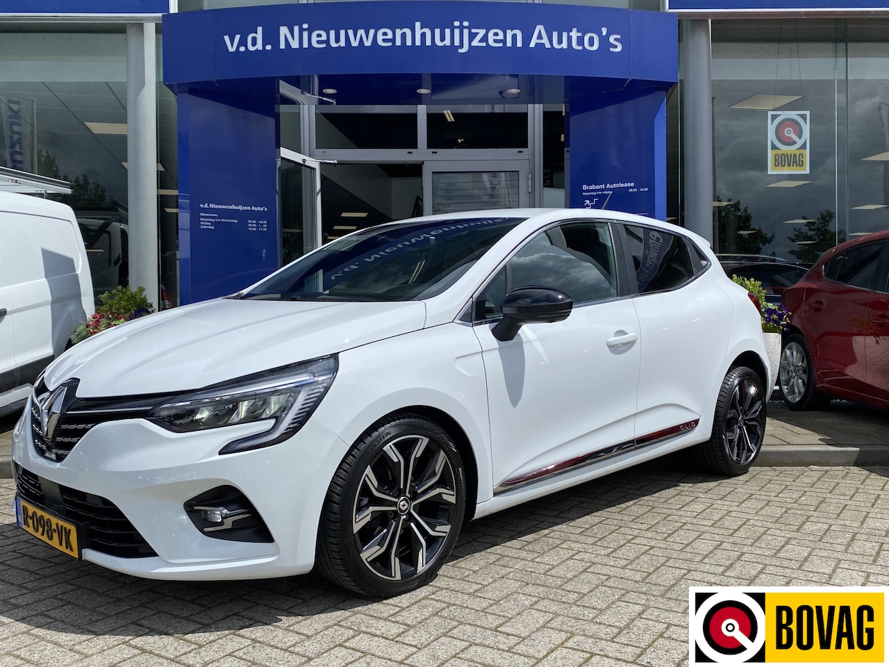 Renault Clio - 1.0 TCe 90 Techno 360 Camera // Keyless // Cruise controll //  Info Bas: 0492-588982 Info - AutoWereld.nl