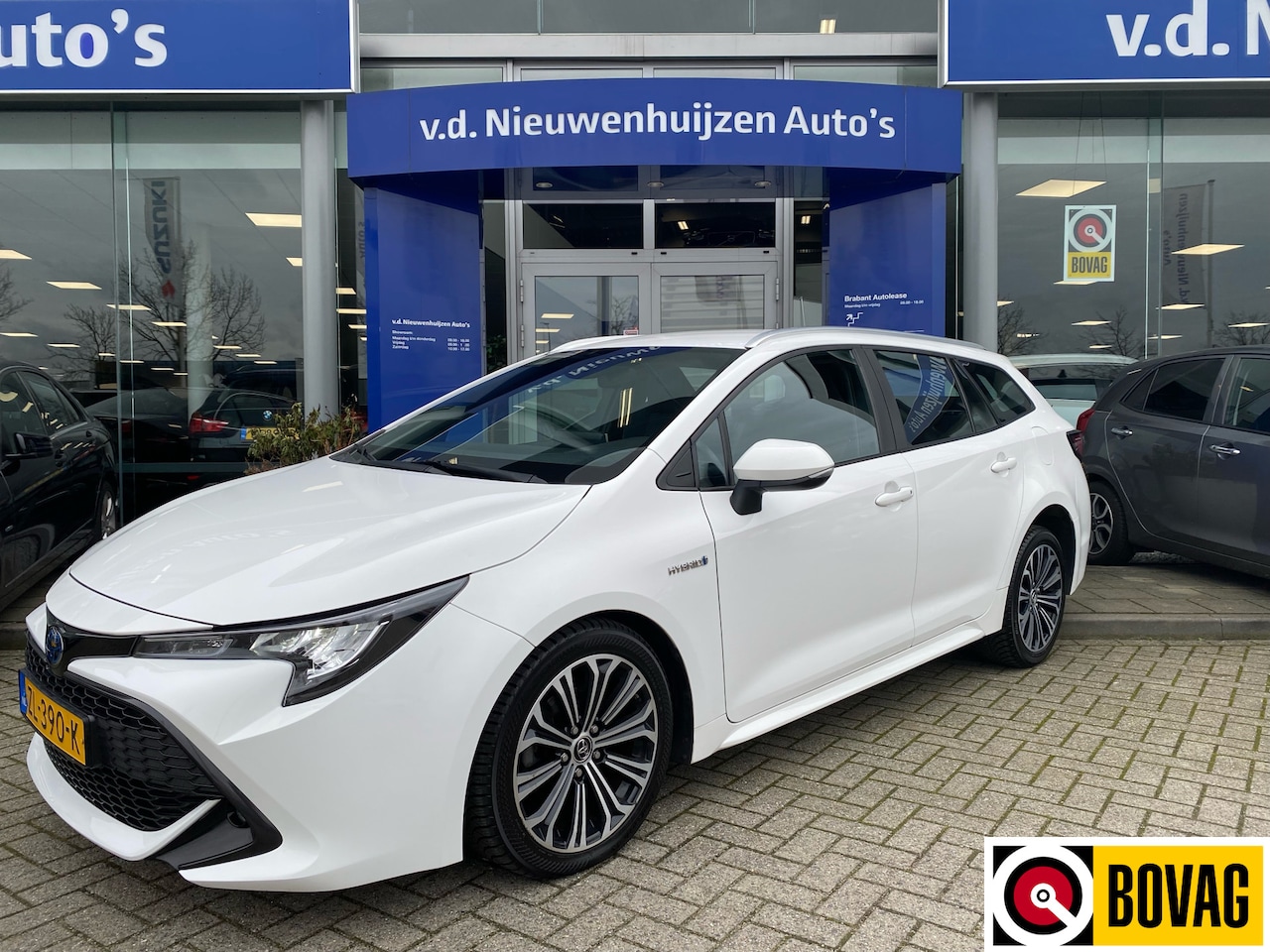 Toyota Corolla Touring Sports - 1.8 Hybrid First Edition | ADPT. Cruise | CarPlay | Navi | Info Bas: 0492-588982 Info Bas: - AutoWereld.nl