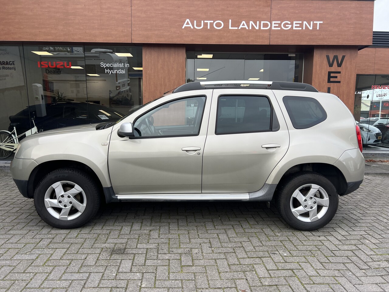 Dacia Duster - 1.6 Aniversare 2wd - Lederbekl. | Trekhaak | All-season bandenset - AutoWereld.nl