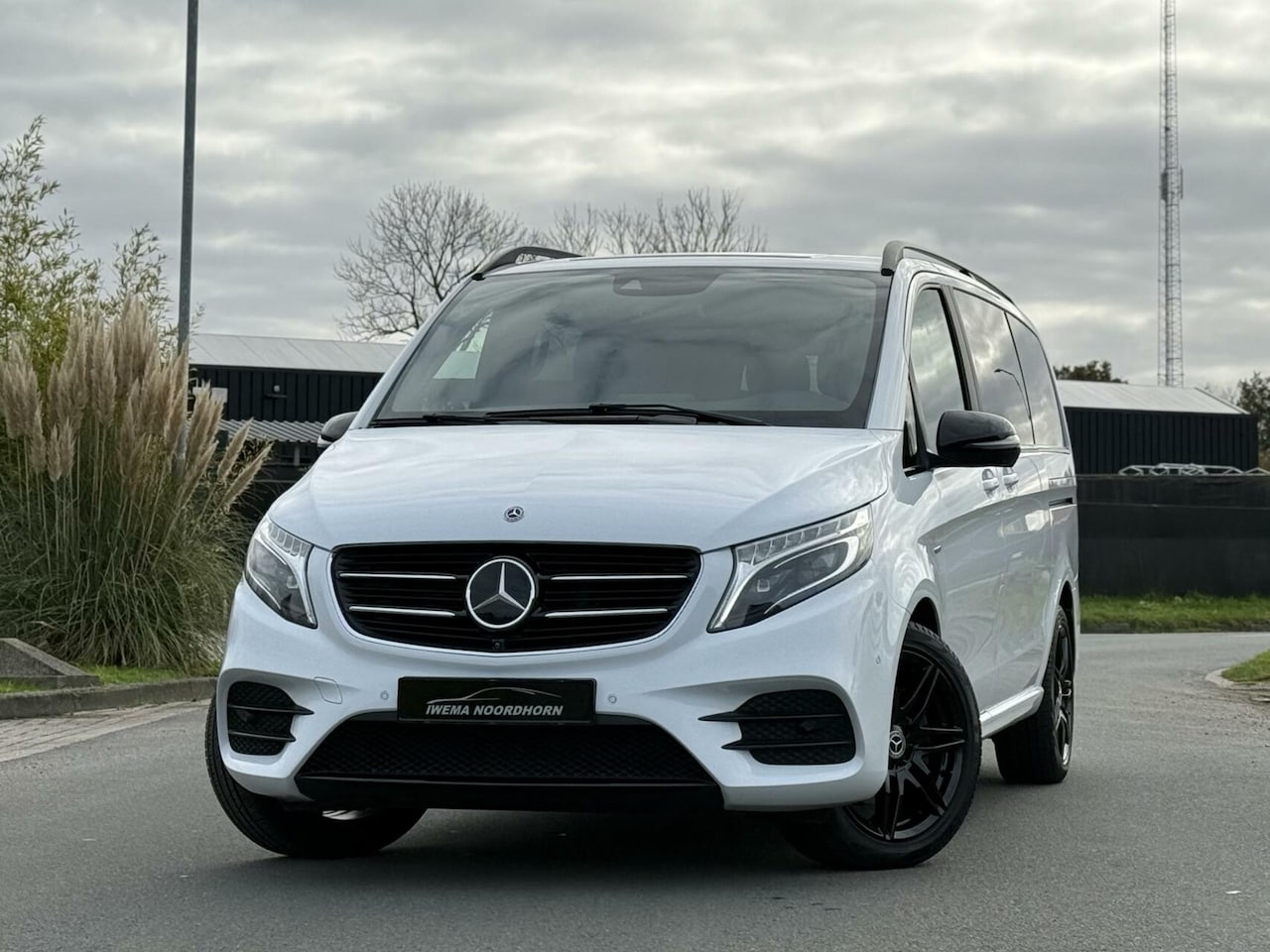 Mercedes-Benz V-klasse - 250d Lang DC V250 AMG Burmester®|Night Pakket|Camera 360°|Sfeerverlichting|Elektr. schuifd - AutoWereld.nl