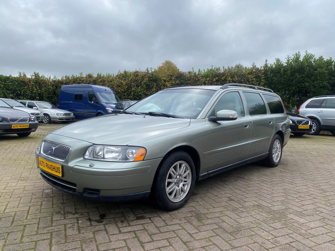 Volvo V70 - 2.4 170pk. Momentum Leer / Trekhaak - AutoWereld.nl