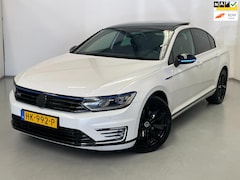 Volkswagen Passat - 1.4 TSI GTE Highline / Pano / Virtual / Sfeerverlichting