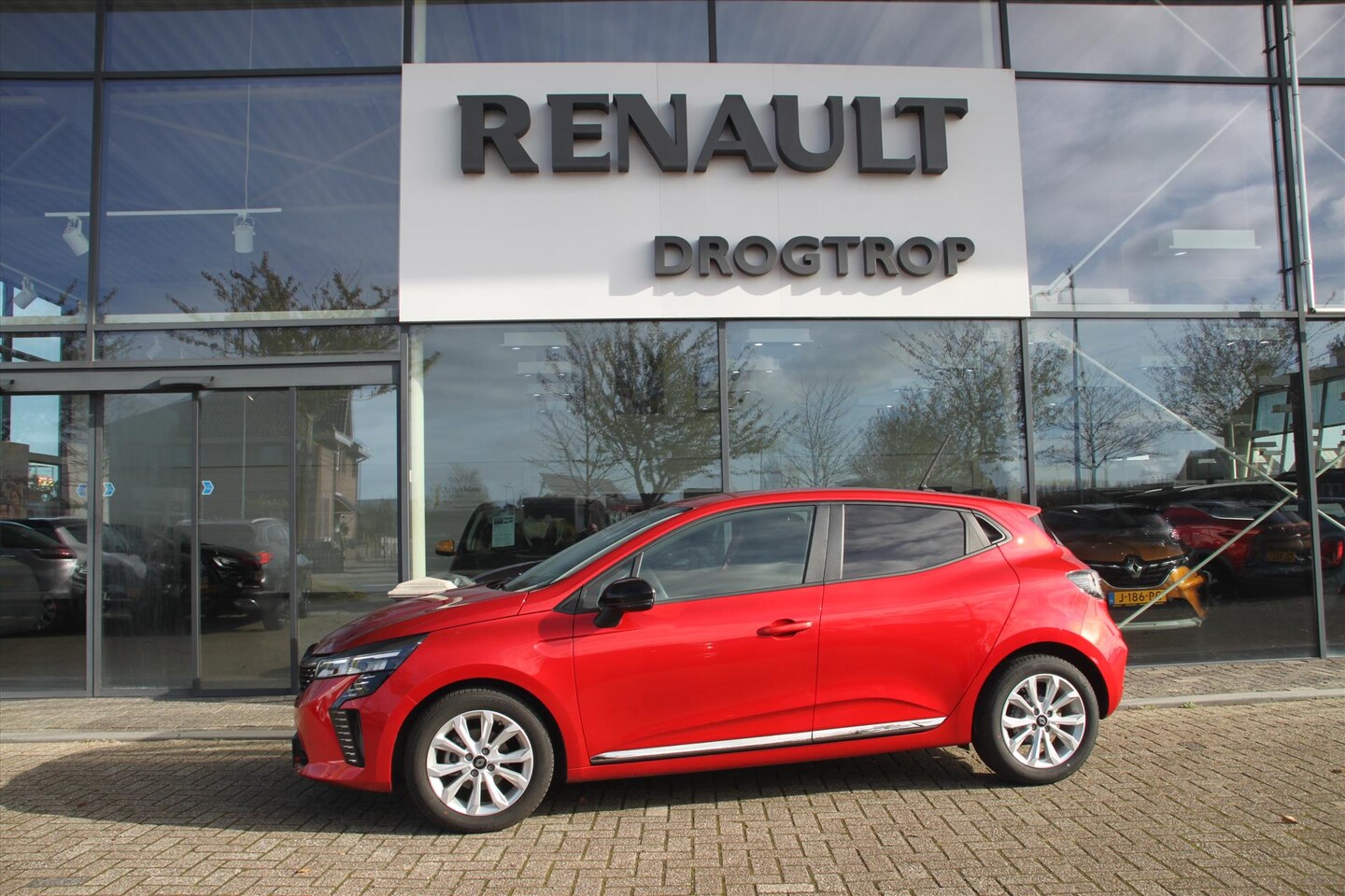 Renault Clio - 90PK-EVOLUTION-NW.MODEL-9200KM!-APPLE CAR PLAY- - AutoWereld.nl