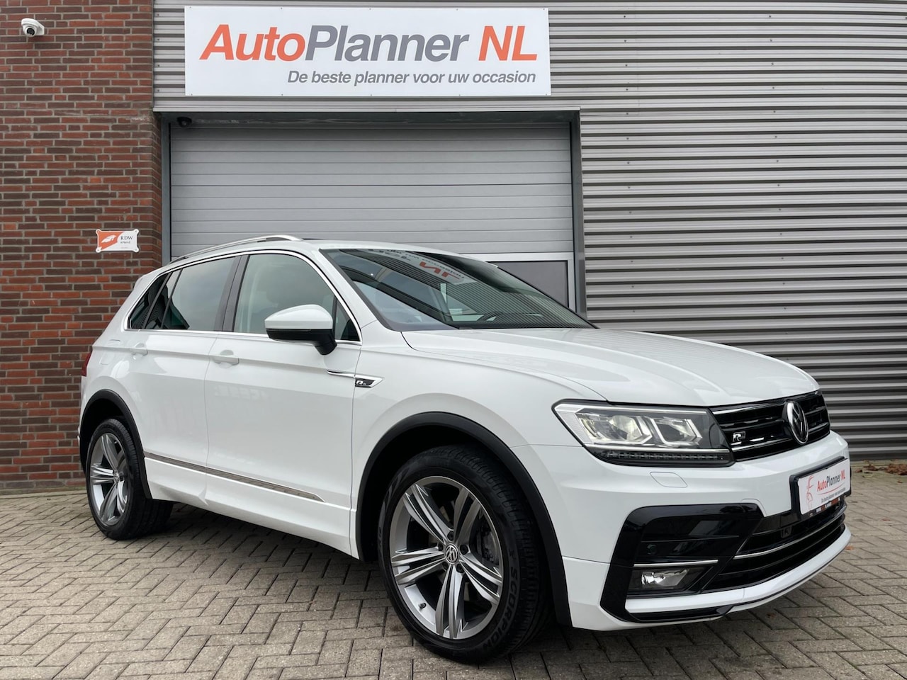 Volkswagen Tiguan - 2.0 TSI R-Line 4Motion! 220PK! Panorama! - AutoWereld.nl