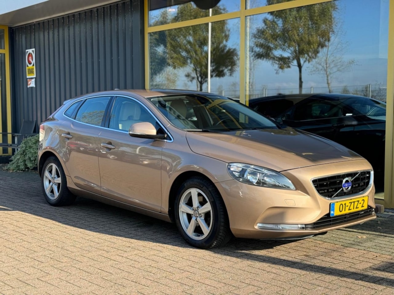 Volvo V40 - 1.6 T3 Momentum 1.6 T3 Momentum - AutoWereld.nl