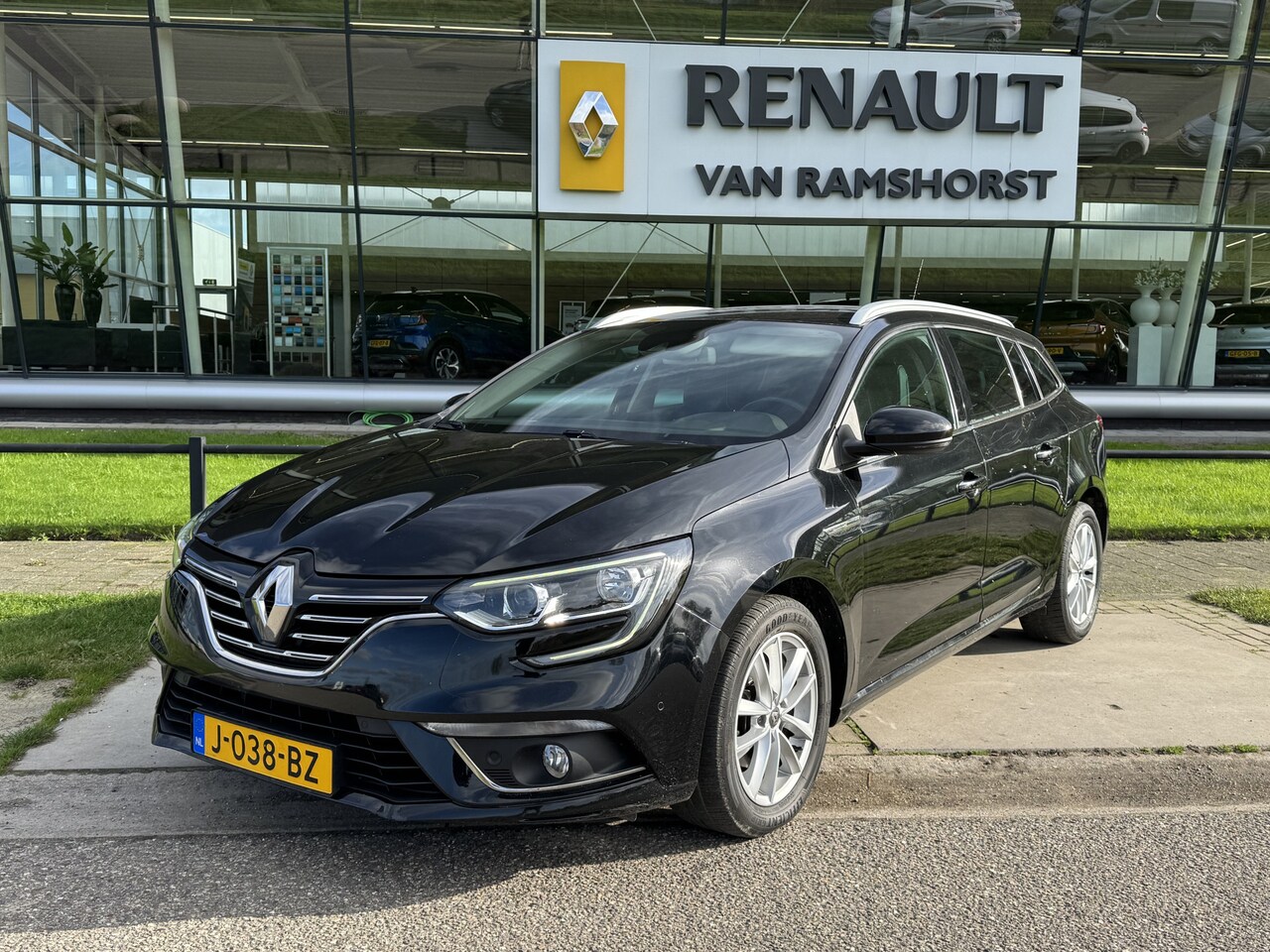 Renault Mégane Estate - 1.3 TCe Bose / Keyless / PDC 360'' / Camera / Cruise / Lane assist / Applecarplay - Androi - AutoWereld.nl