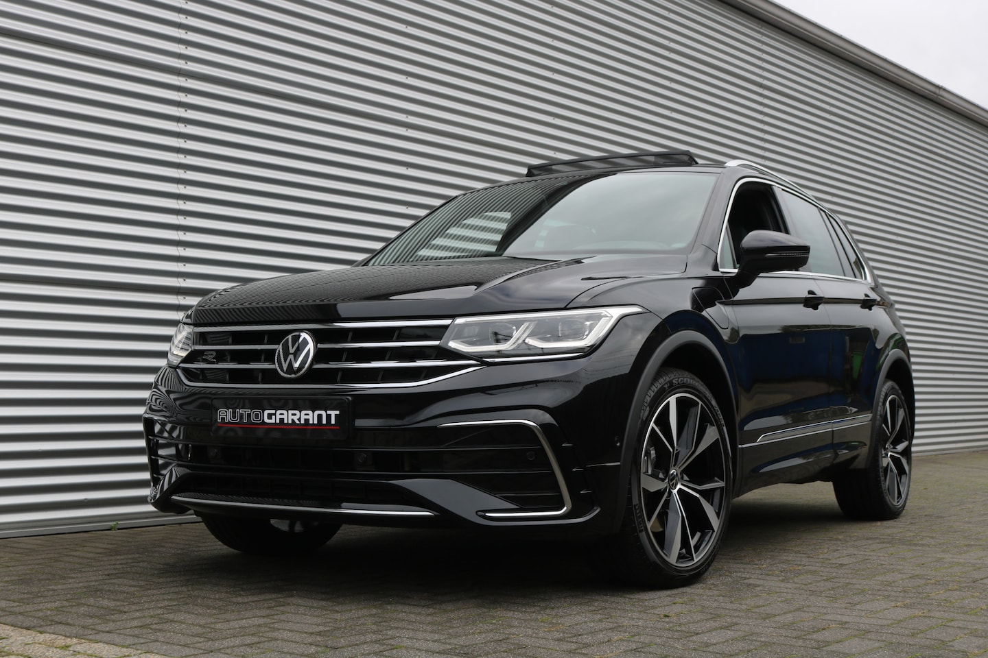 Volkswagen Tiguan - 1.4 TSI eHybrid R-Line DSG 245PK (Panoramadak ACC VirtualCockpit AppleCarPlay HeadUp IQ-Li - AutoWereld.nl