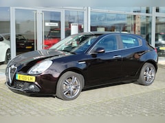 Alfa Romeo Giulietta - 1.4 Turbo 120pk Navi Pdc Leer