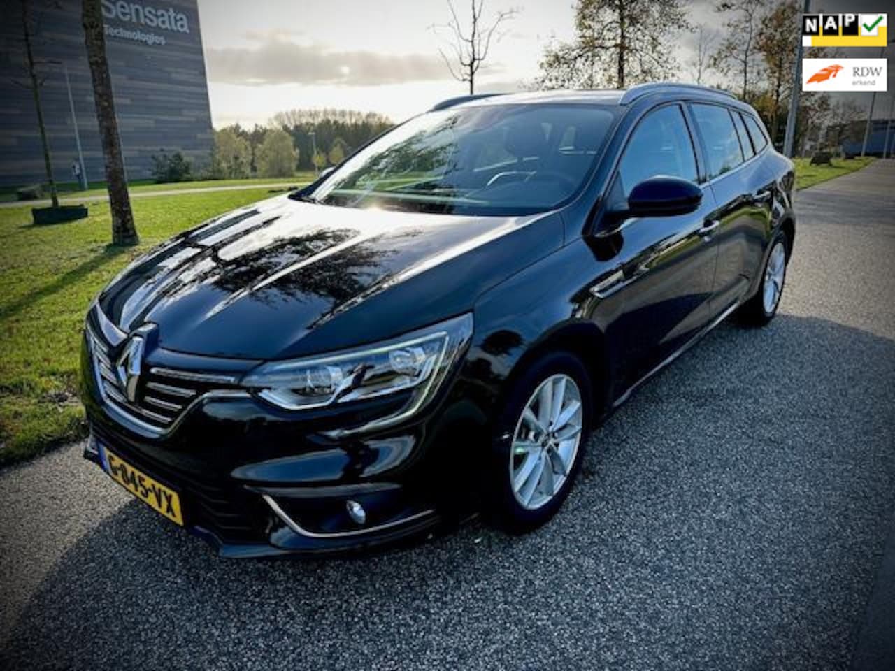 Renault Mégane Estate - 1.2 TCe MODEL 2017, LEER , NAVI, XENON, ONDERHOUDEN - AutoWereld.nl