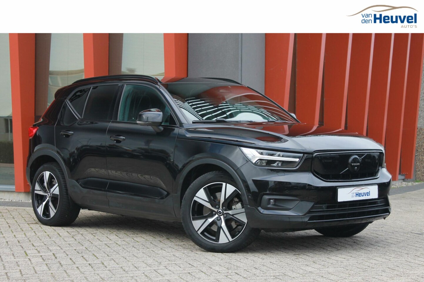 Volvo XC40 - Recharge P8 AWD R-Design | Panoramadak | BLIS | Pilot Assist | 360° Camera | Glossy Black - AutoWereld.nl