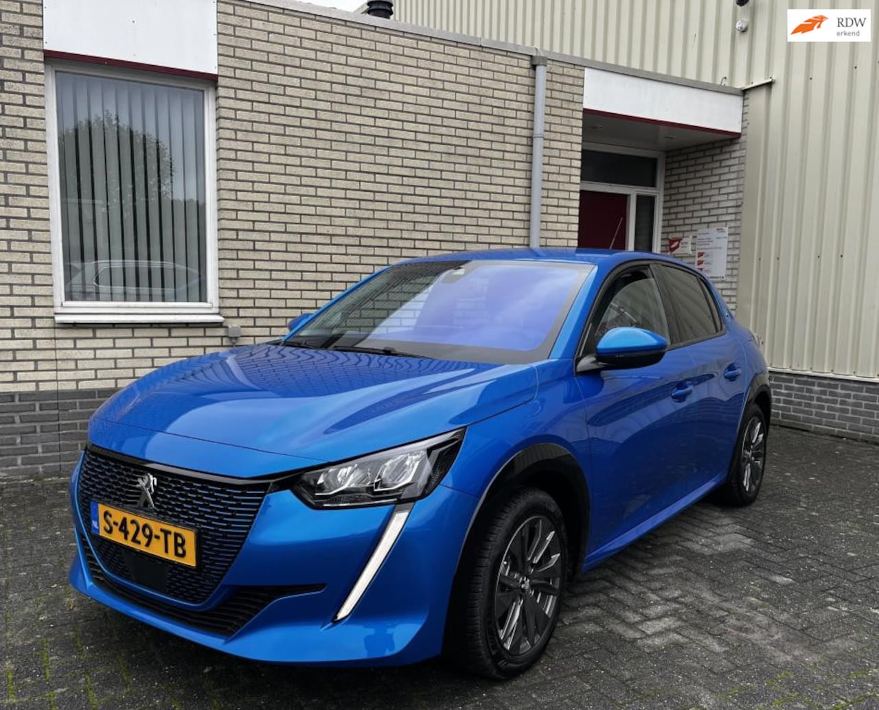 Peugeot e-208 - GT 350 50 kWh CARPLAY Stoelverwarming 12DKM! - AutoWereld.nl